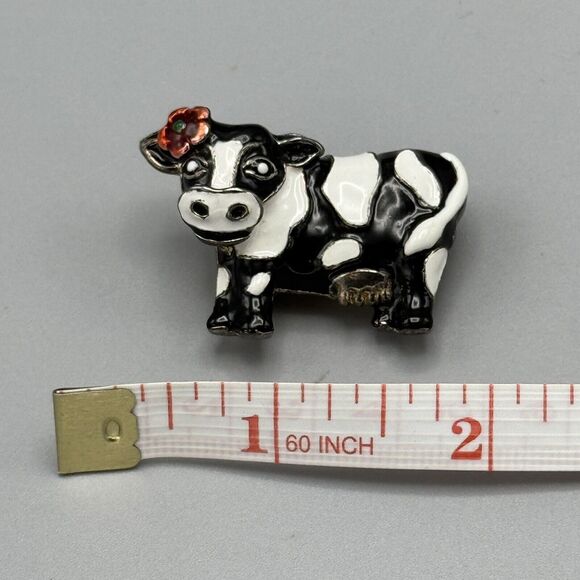 Vtg MJ Enameled Black and White Cow Brooch Pendant Red Flower Farmcore 1.5" - Picture 2 of 7